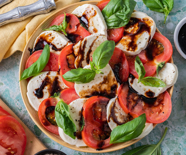 https://www.savoryspiceshop.com/cdn/shop/files/salted-caprese-salad_web-crop3_64fdbd21-7e76-4bb7-a7ad-a1a9c035a6fc_grande.jpg?v=1687540873